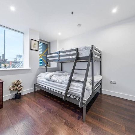 Appartement Sleep 7 20 Mins From London Waterloo Bp65 Extérieur photo