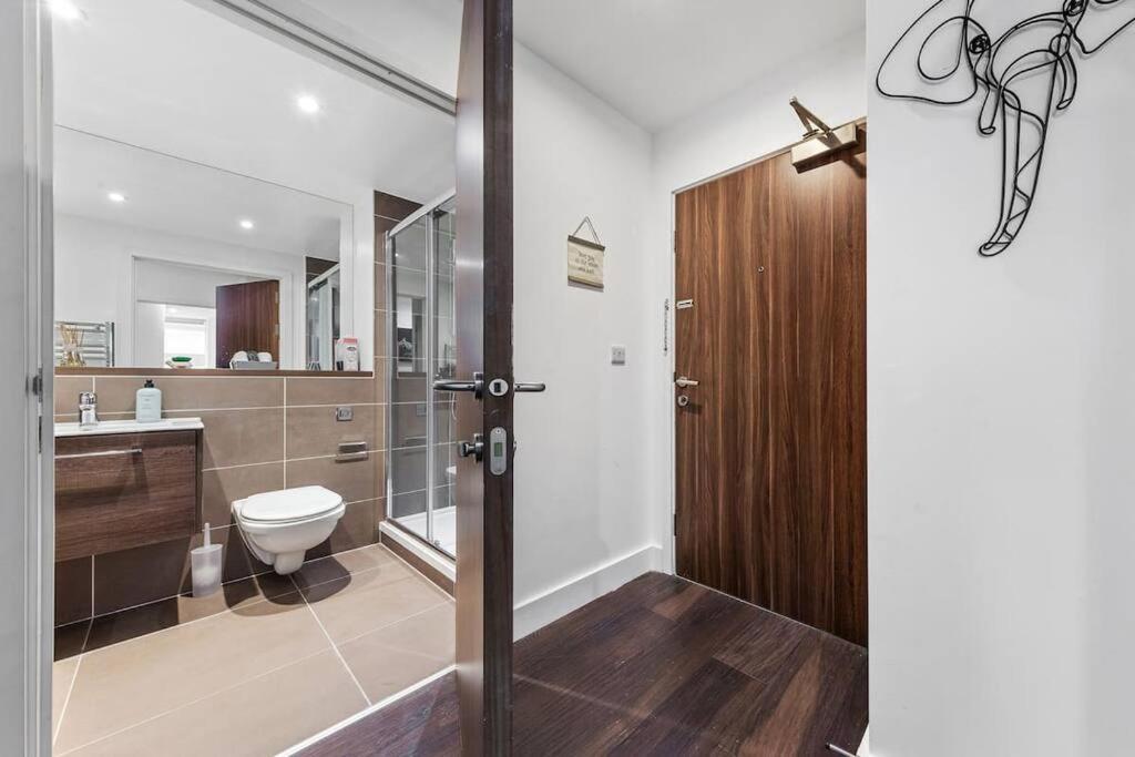 Appartement Sleep 7 20 Mins From London Waterloo Bp65 Extérieur photo