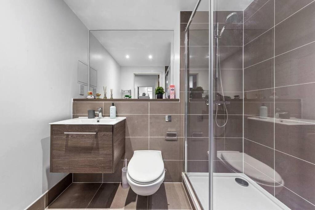 Appartement Sleep 7 20 Mins From London Waterloo Bp65 Extérieur photo
