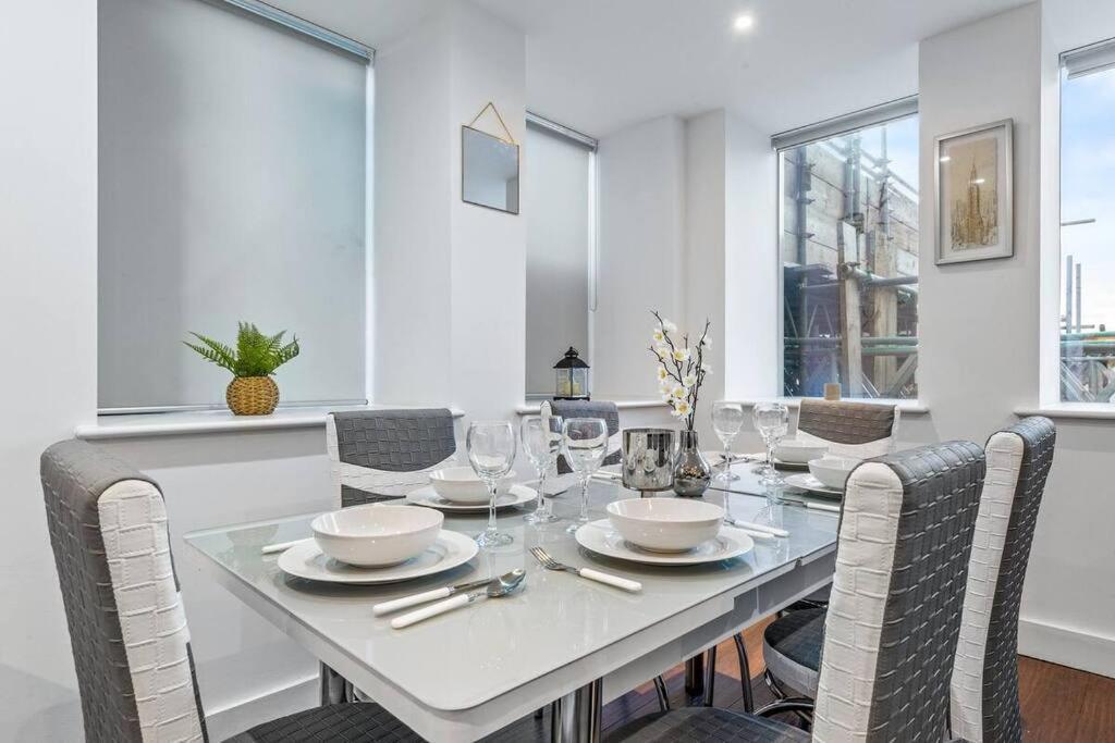 Appartement Sleep 7 20 Mins From London Waterloo Bp65 Extérieur photo