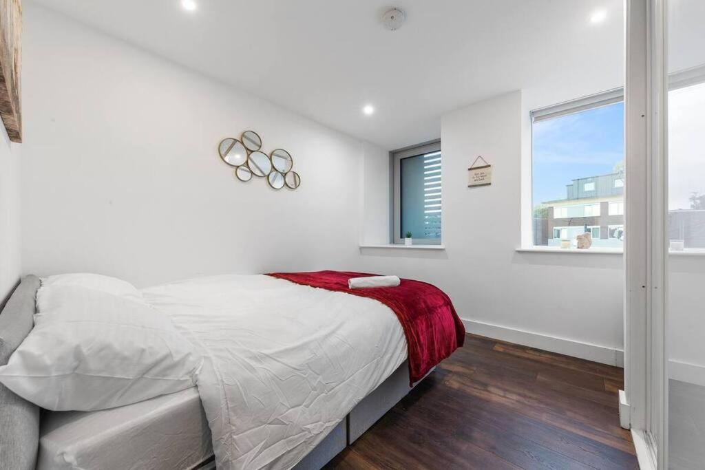 Appartement Sleep 7 20 Mins From London Waterloo Bp65 Extérieur photo