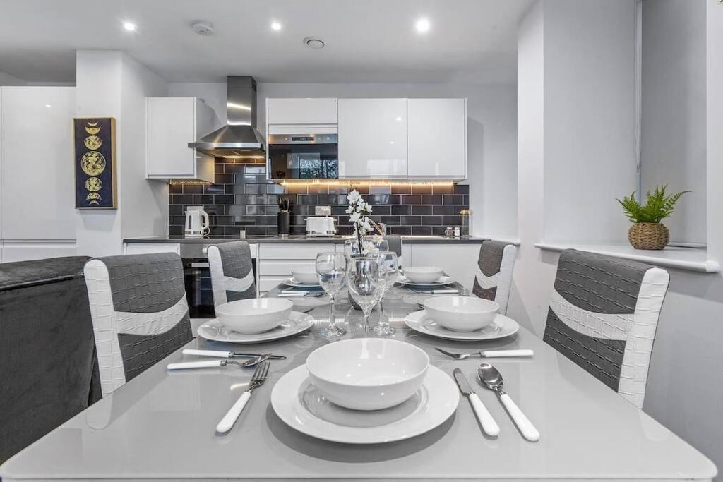 Appartement Sleep 7 20 Mins From London Waterloo Bp65 Extérieur photo